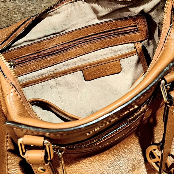 Michael Kors Gilmore Medium East West Leather Satchel Bag - Picture 2 of 7